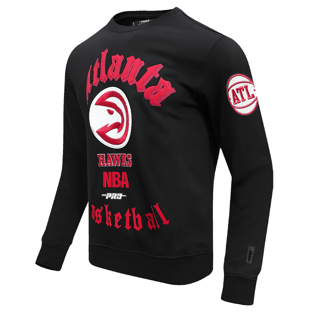 NBA ATLANTA HAWKS OLD ENGLISH MEN'S CREWNECK (BLACK) - Image 2