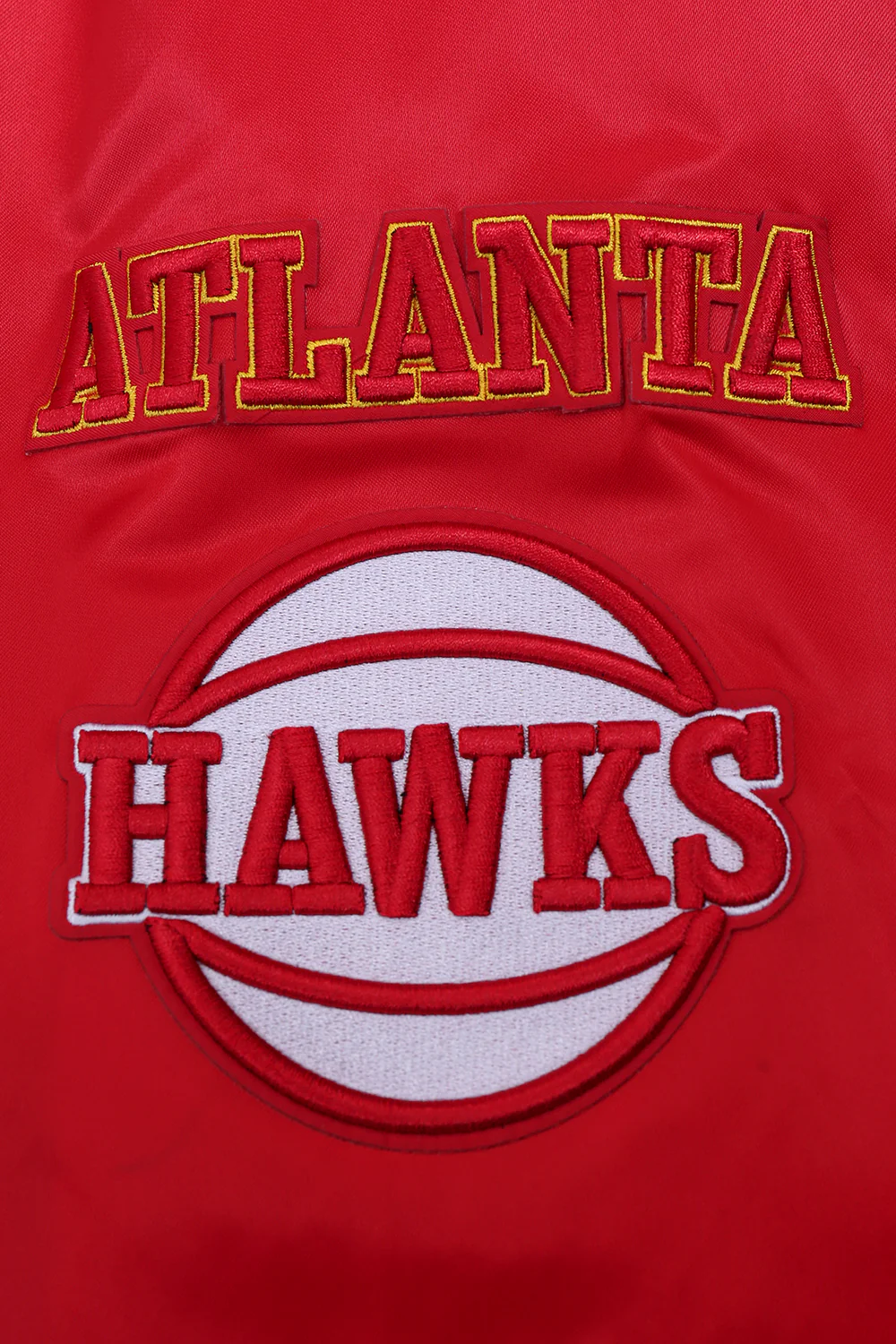 NBA ATLANTA HAWKS OLD ENGLISH MEN'S RIB SATIN JACKET (RED/BLACK) - Image 9