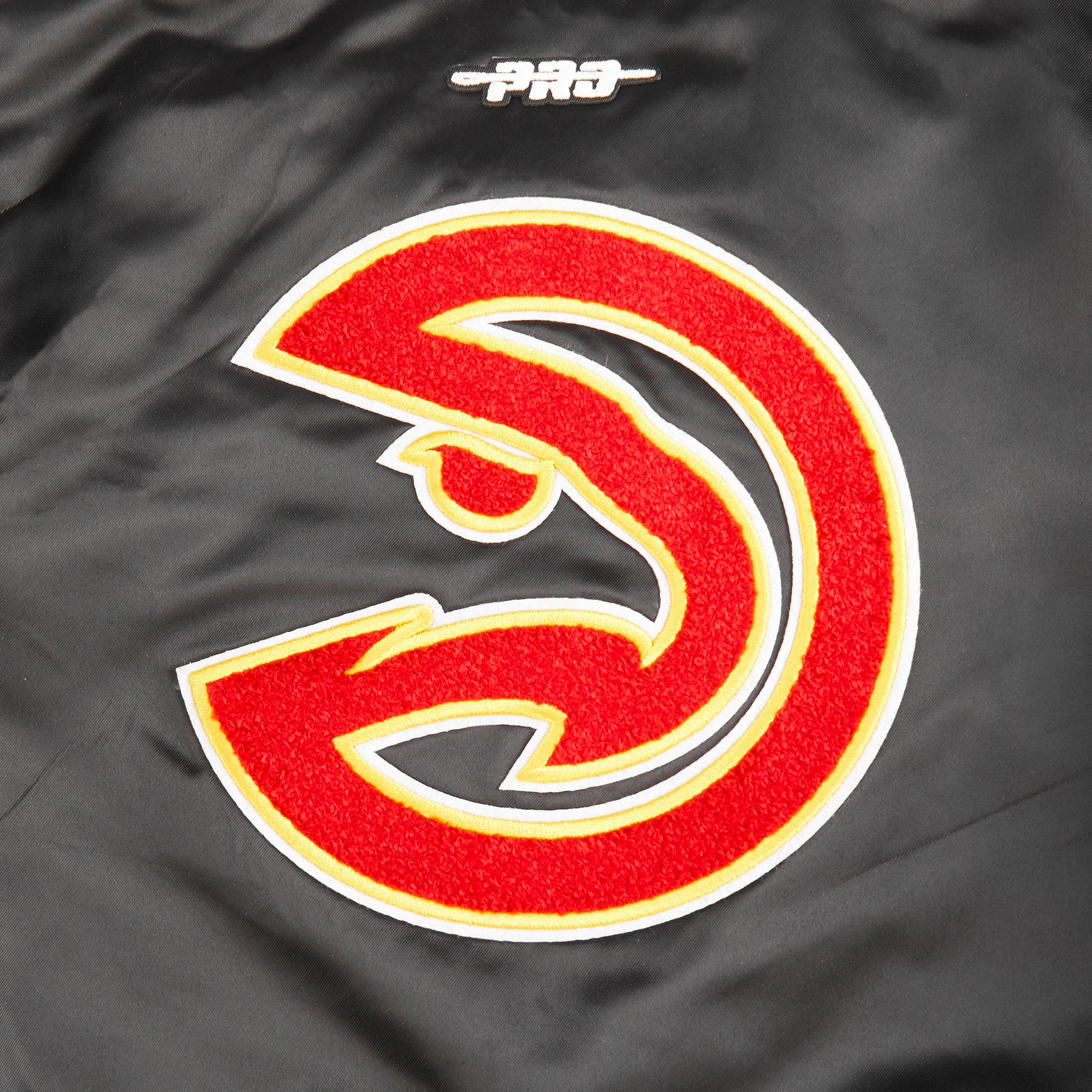 NBA ATLANTA HAWKS RETRO CLASSIC LITTLE BOYS RIB SATIN JACKET (BLACK/RED/BLACK) - Image 5