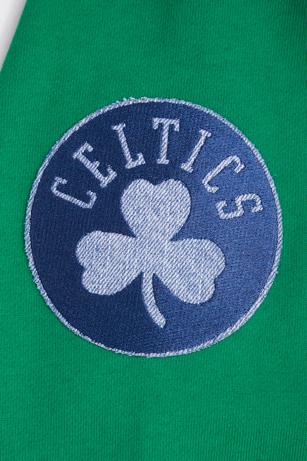 NBA BOSTON CELTICS VARSITY BLUES MEN'S PULLOVER HOODIE (KELLY GREEN) - Image 8