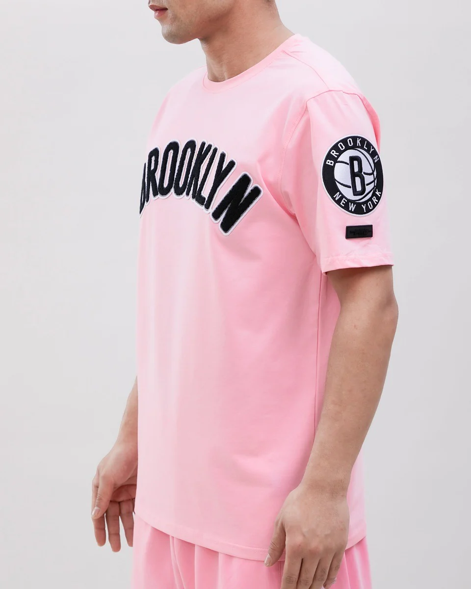 NBA BROOKLYN NETS CLASSIC CHENILLE MEN'S TEE (PINK) - Image 15