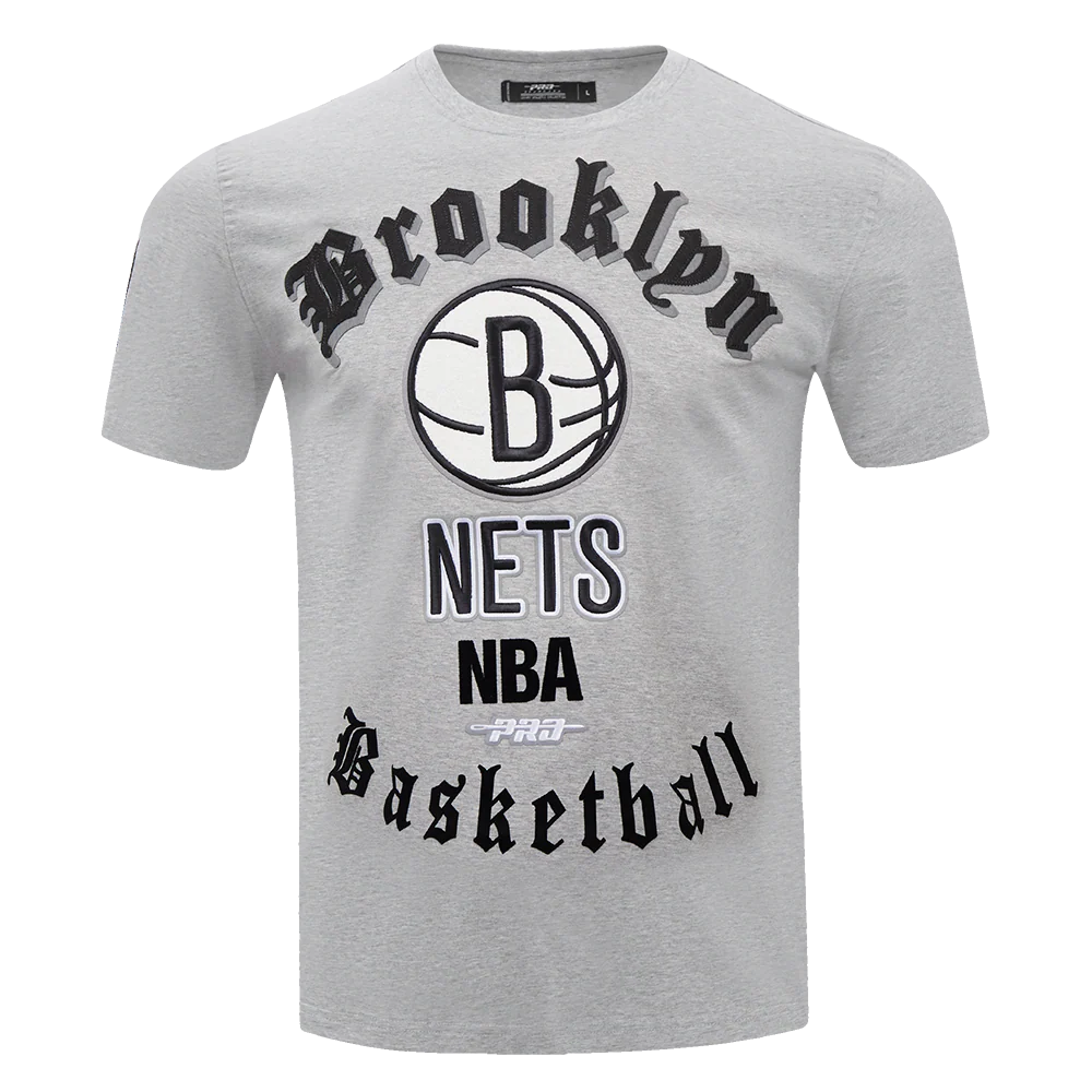 NBA BROOKLYN NETS OLD ENGLISH MEN'S TEE (HEATHER GREY)