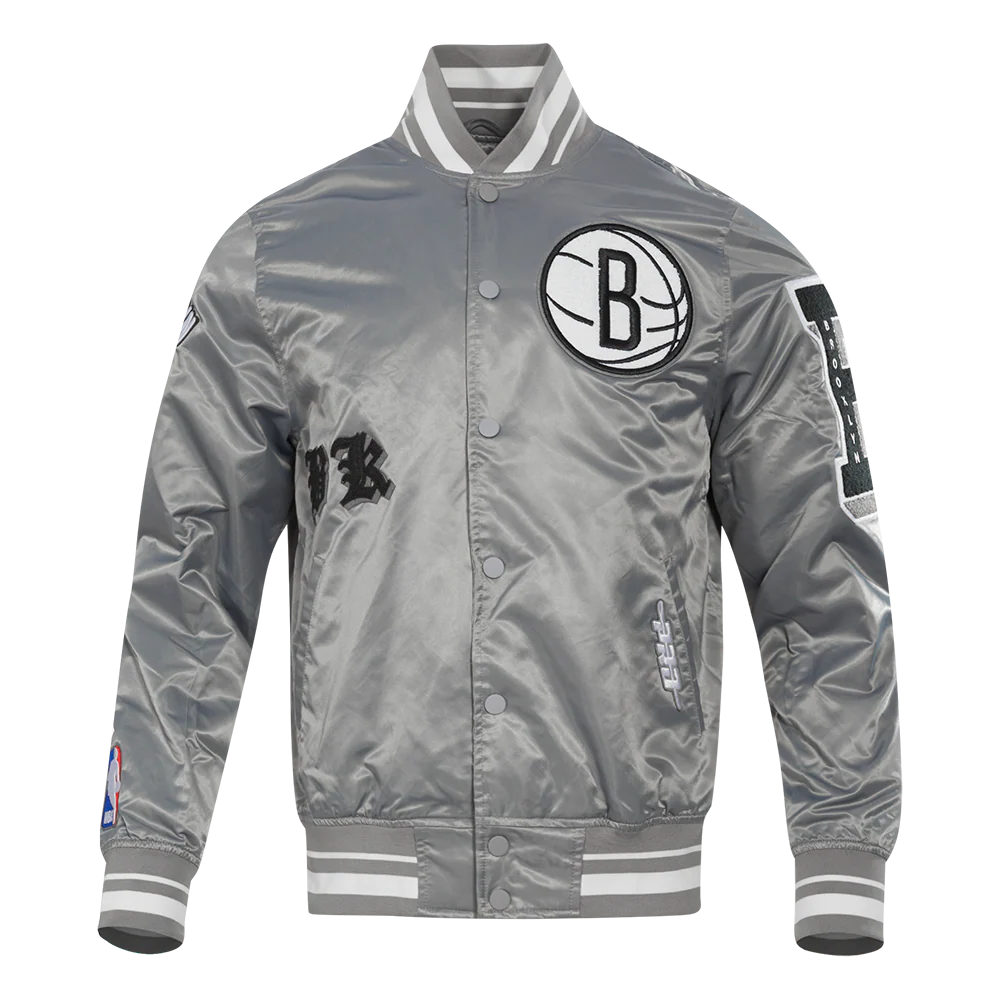 NBA BROOKLYN NETS OLD ENGLISH MEN'S RIB SATIN JACKET (GRAY)
