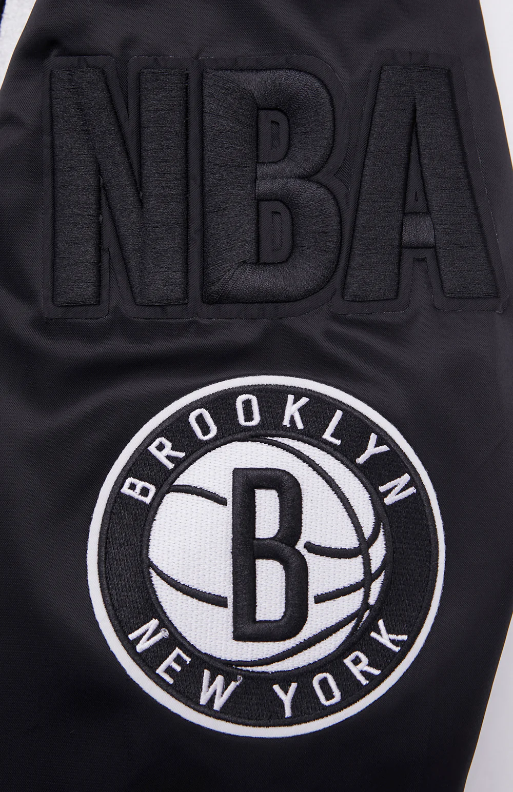 NBA BROOKLYN NETS MASHUP MEN'S RIB SATIN JACKET (BLACK/GRAY) - Image 9