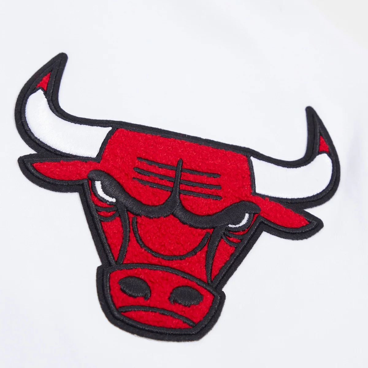 NBA CHICAGO BULLS CLASSIC CHENILLE MEN'S PULLOVER HOODIE (WHITE) - Image 6
