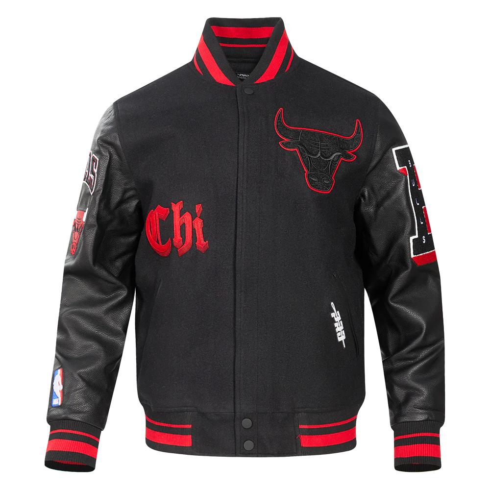 NBA CHICAGO BULLS OLD ENGLISH MEN'S RIB WOOL VARSITY JACKET (BLACK/RED/BLACK)