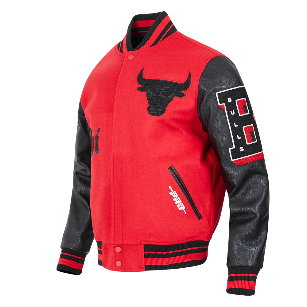 NBA CHICAGO BULLS OLD ENGLISH MEN'S RIB WOOL VARSITY JACKET (RED/BLACK) - Image 2