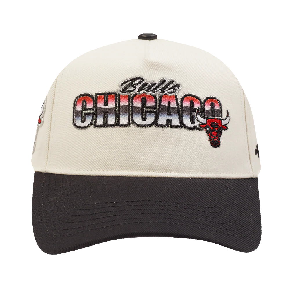 NBA CHICAGO BULLS CHROME MEN'S PINCH FRONT SNAPBACK HAT (EGGSHELL/ BLACK)