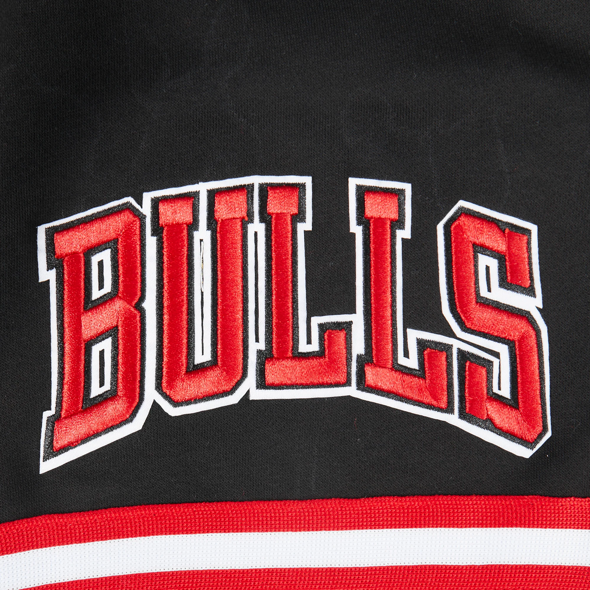 NBA CHICAGO BULLS RETRO CLASSIC BIG BOYS FLEECE 2.0 SHORT (BLACK/RED) - Image 4
