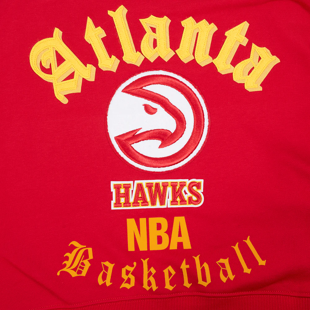 NBA CHICAGO BULLS OLD ENGLISH WOMEN'S FLC CREWNECK (RED) - Image 12