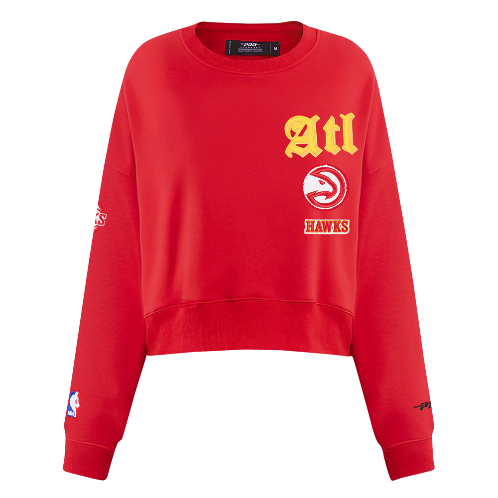 NBA CHICAGO BULLS OLD ENGLISH WOMEN'S FLC CREWNECK (RED) - Image 8