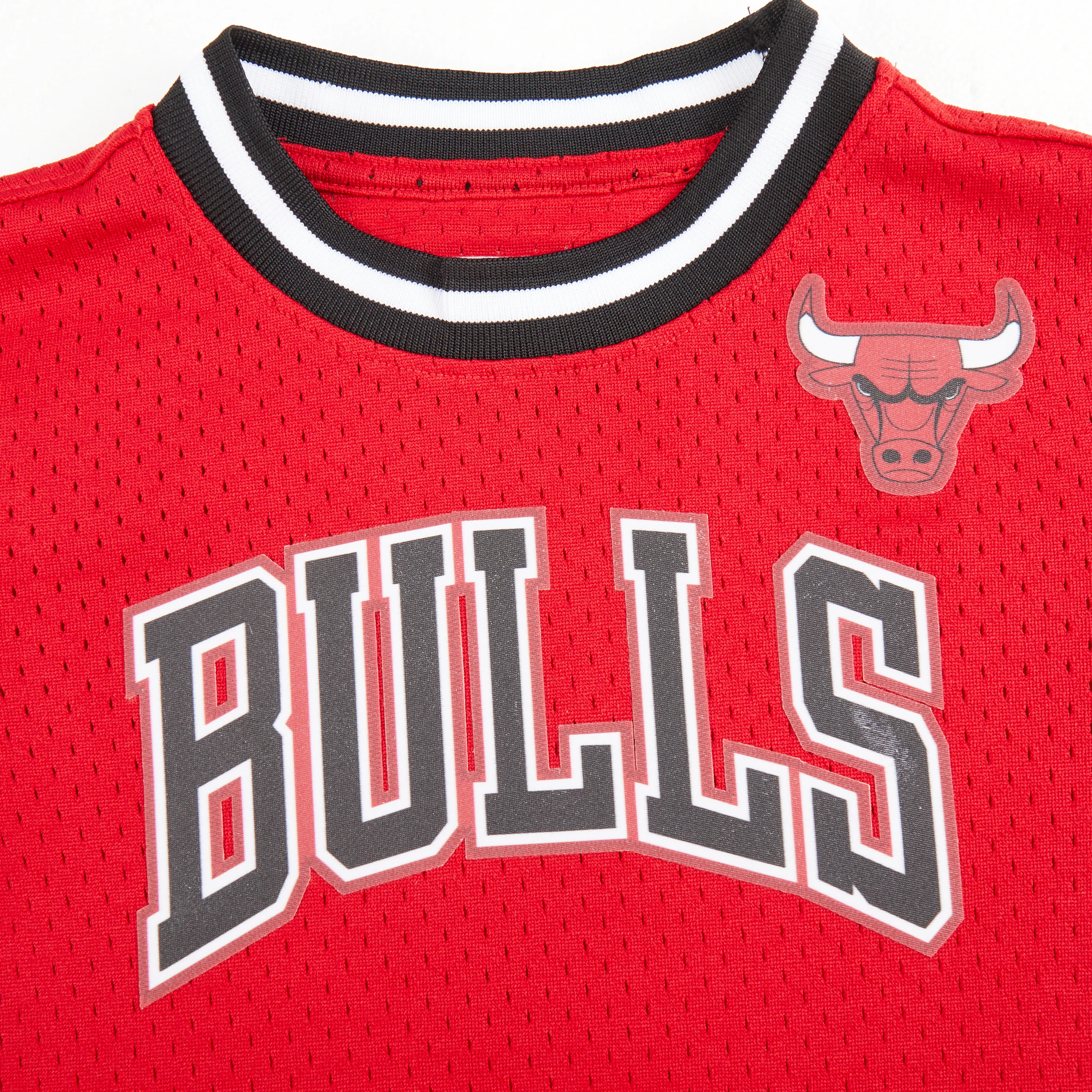 NBA CHICAGO BULLS CLASSIC LITTLE BOYS SHORT SLEEVE MESH TEE (RED/BLACK) - Image 3