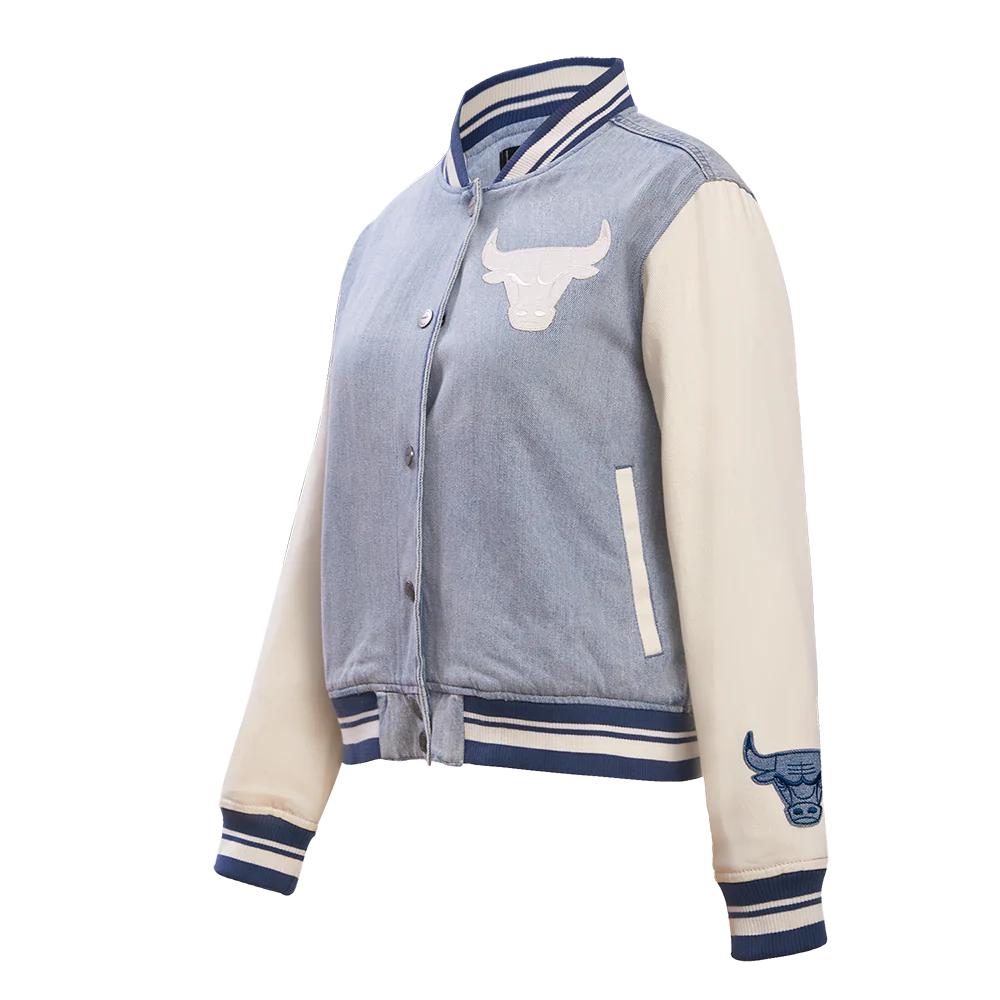 NBA CHICAGO BULLS VARSITY BLUES WOMEN'S DENIM VARSITY JACKET (DENIM/LINEN) - Image 9