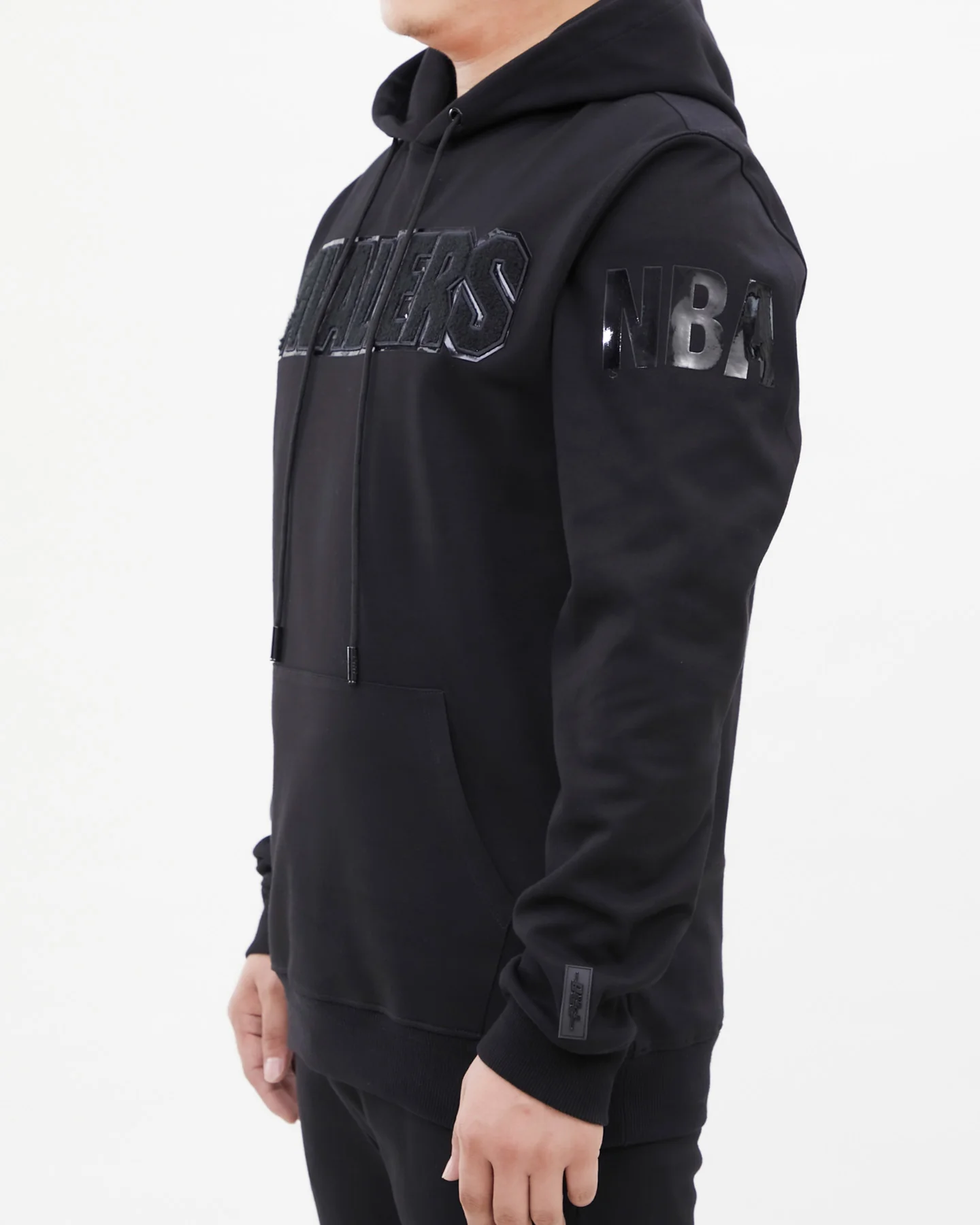 NBA CLEVELAND CAVALIERS TRIPLE BLACK MEN'S PULLOVER HOODIE (TRIPLE BLACK) - Image 4