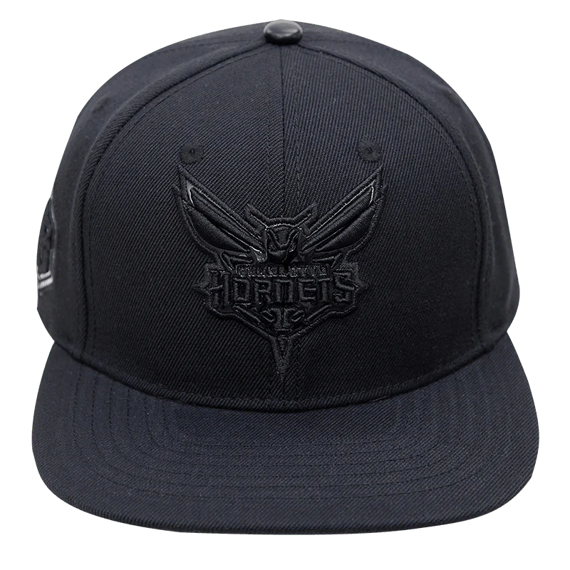 NBA CHARLOTTE HORNETS TRIPLE BLACK WOOL UNISEX SNAPBACK (TRIPLE BLACK)