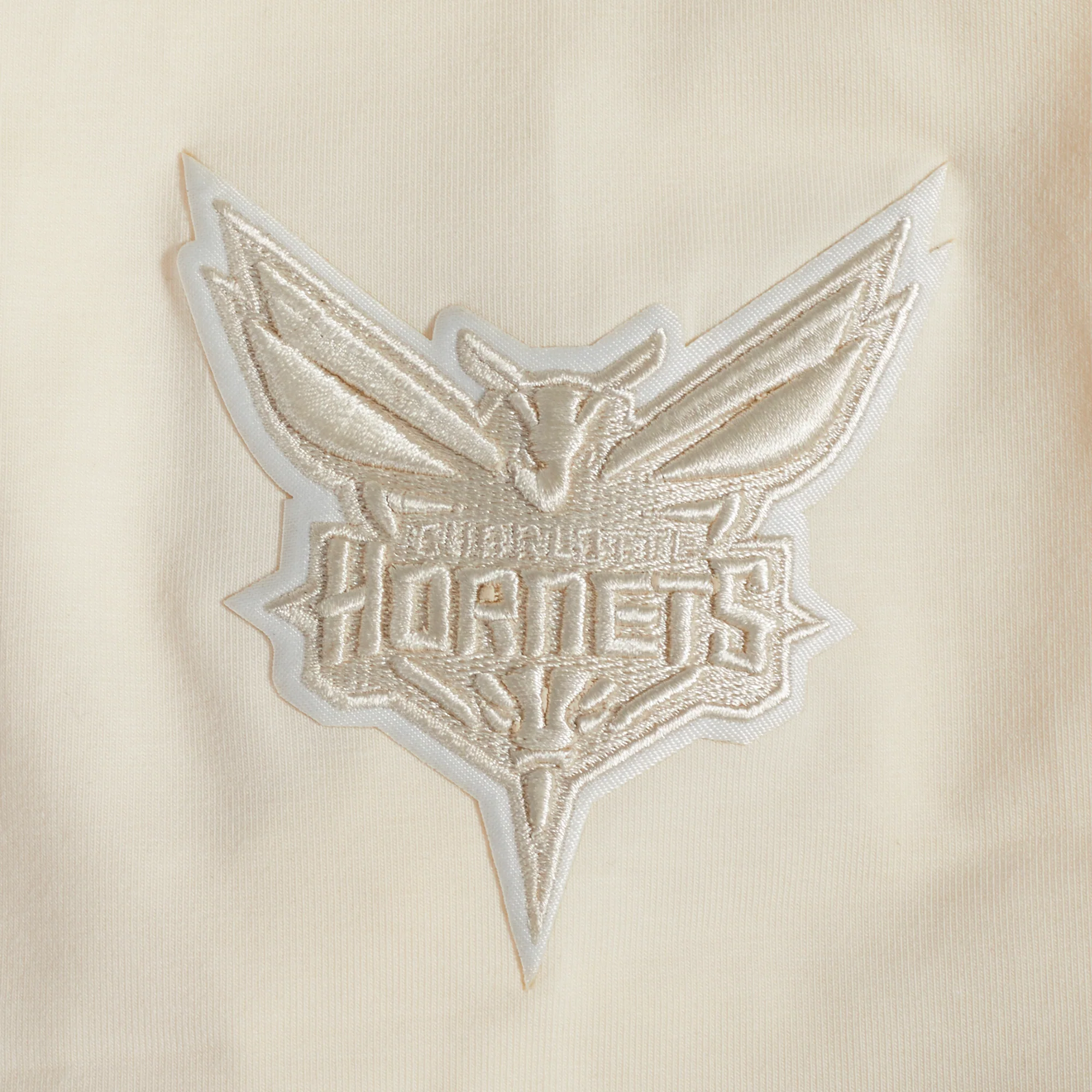 NBA CHARLOTTE HORNETS NEUTRAL WOMEN'S BOXY TEE (EGGSHELL) - Image 7