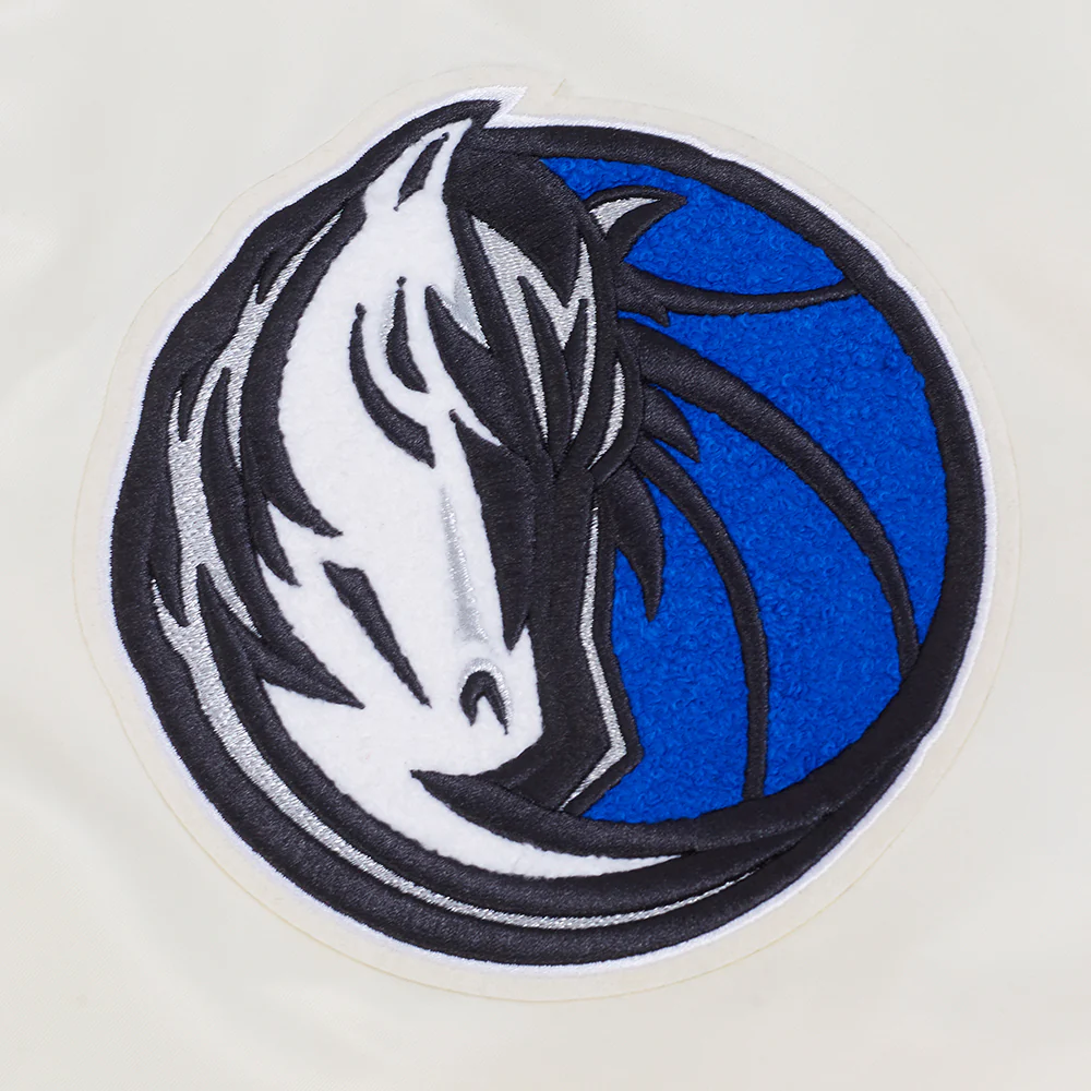 DALLAS MAVERICKS BEST OF MEN'S RIB SATIN JACKET (EGGSHELL/ MIDNIGHT NAVY) - Image 11
