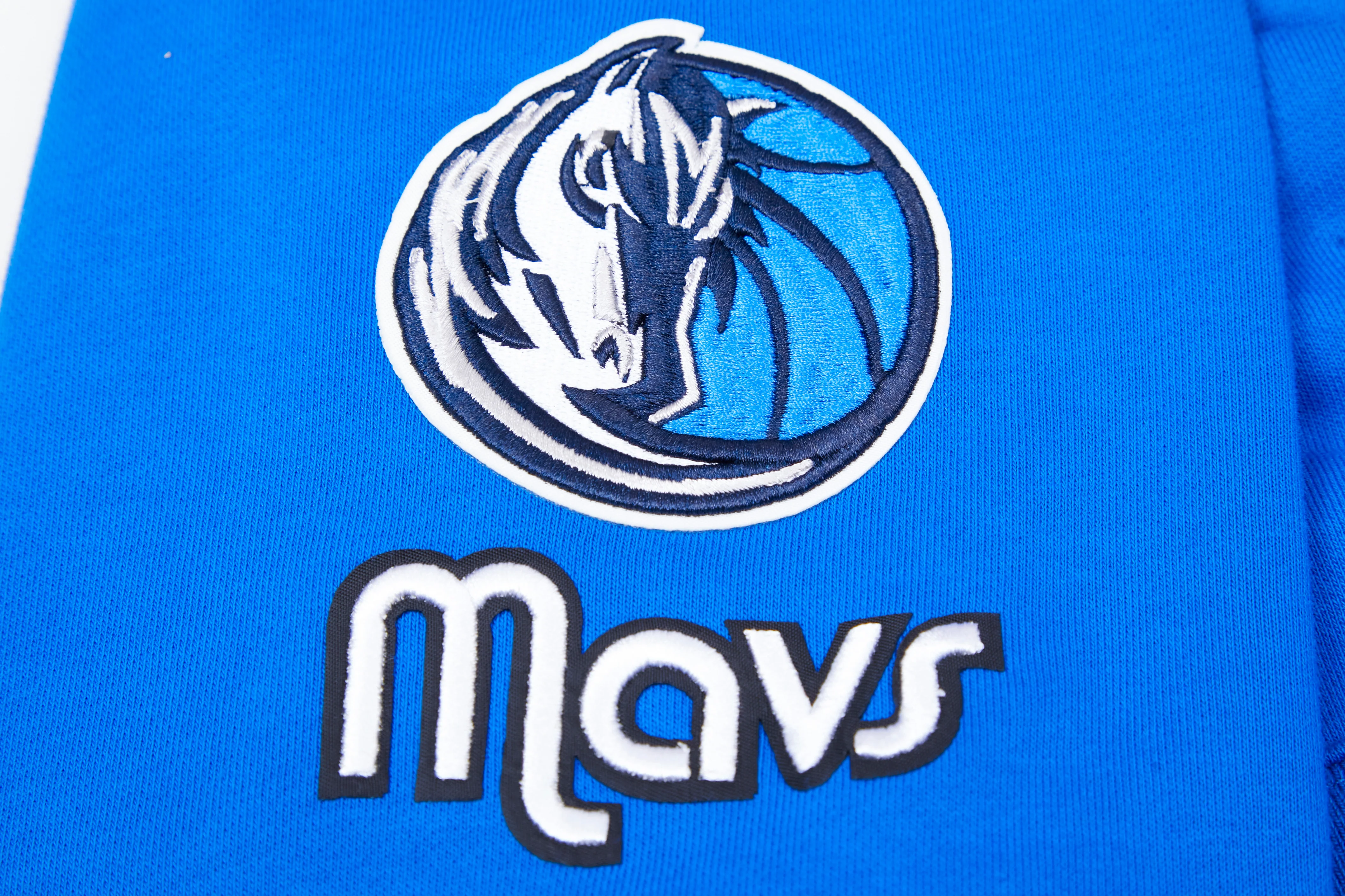 NBA DALLAS MAVERICKS MASHUP WOMEN'S RIB CREWNECK (ROYAL BLUE) - Image 6