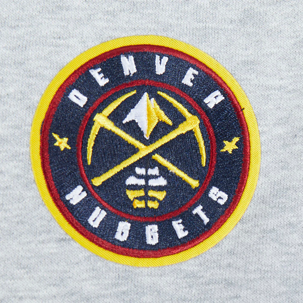 NBA DENVER NUGGETS OLD ENGLISH WOMEN'S FLC CREWNECK (HEATHER GREY) - Image 6