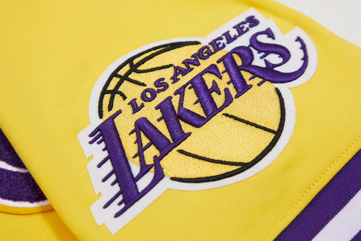 NBA LOS ANGELES LAKERS CLASSIC CHENILLE MEN'S TEE (YELLOW) - Image 7