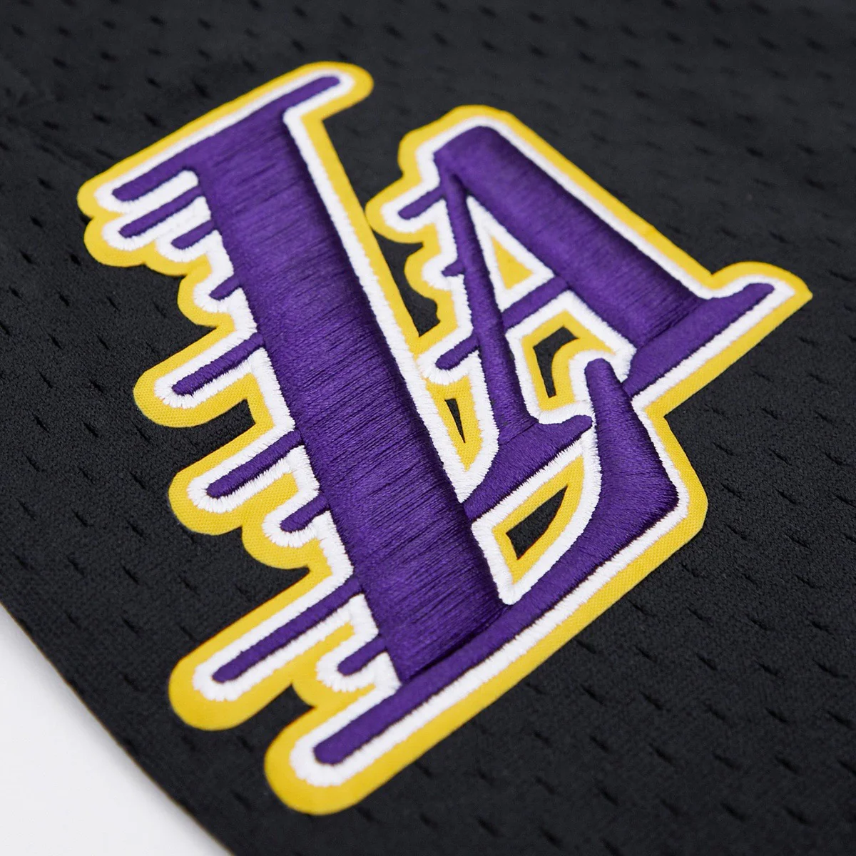 NBA LOS ANGELES LAKERS LOGO MEN'S MESH SHORT (BLACK) - Image 4