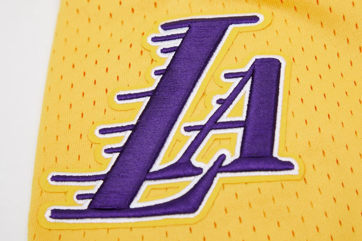 NBA LOS ANGELES LAKERS LOGO MEN'S MESH SHORT (YELLOW) - Image 7