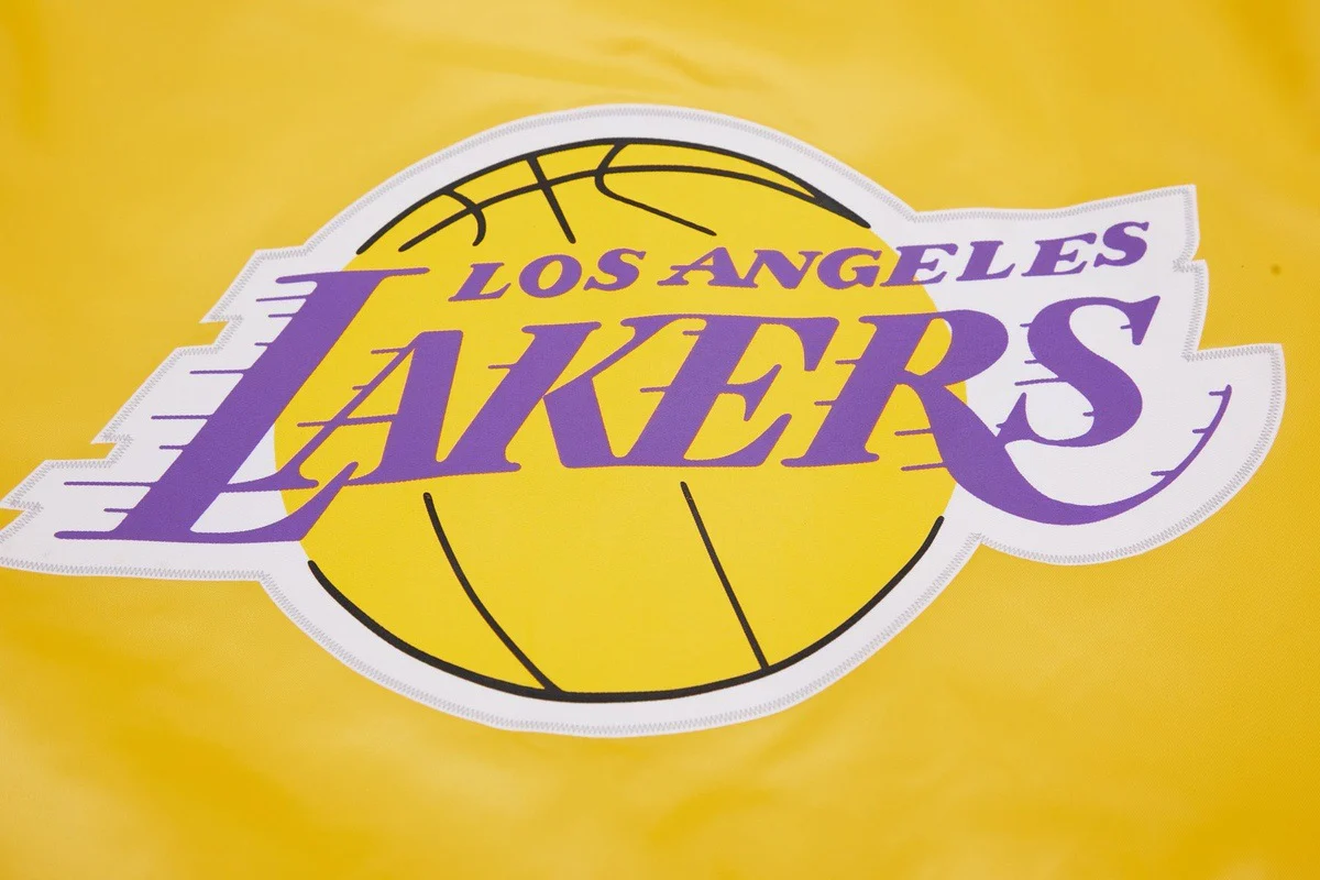 NBA LOS ANGELES LAKERS BIG LOGO MEN'S SATIN JACKET (YELLOW) - Image 9