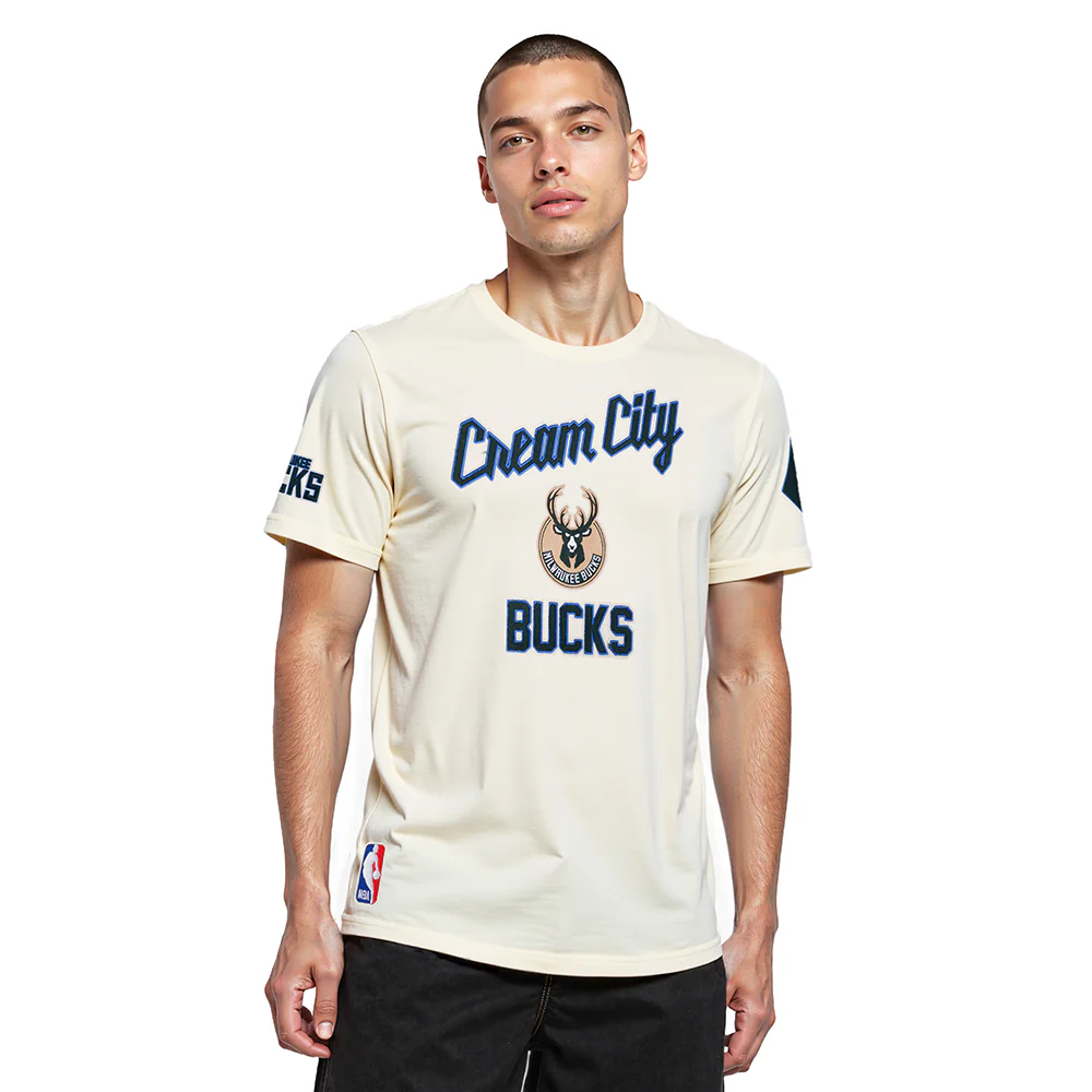 NBA MILWAUKEE BUCKS CITY EDITION 25-26 MEN'S SJ TEE (EGGSHELL)