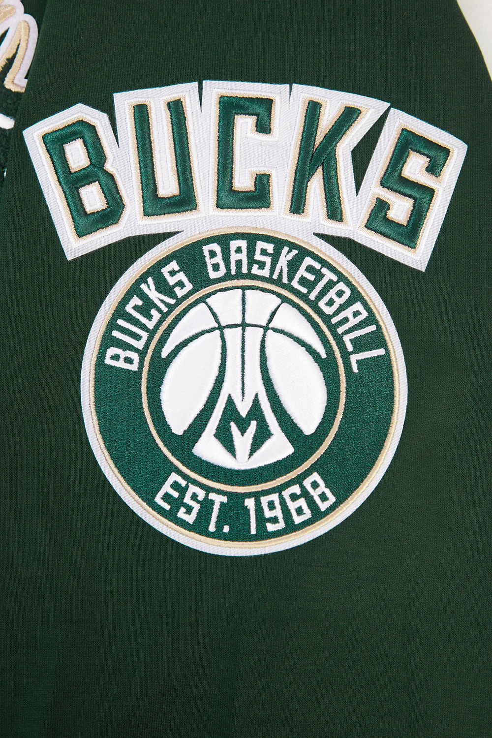 NBA MILWAUKEE BUCKS CLASSIC CHENILLE MEN'S PULLOVER HOODIE (FOREST GREEN) - Image 8