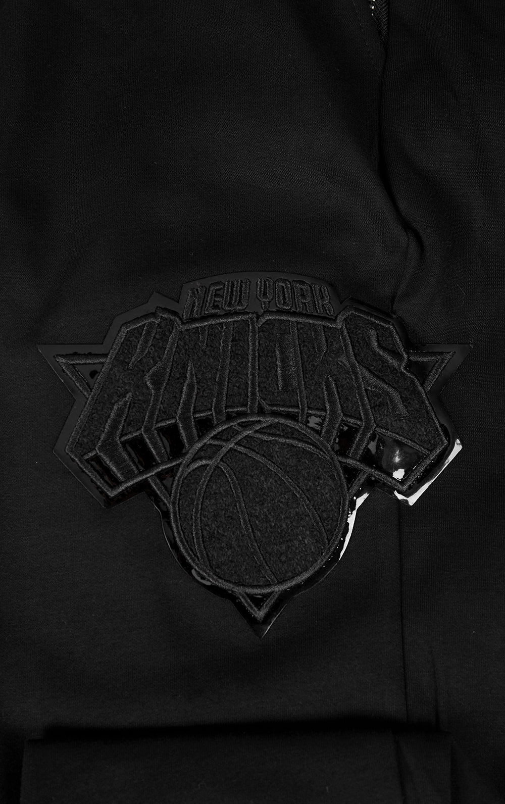 NBA NEW YORK KNICKS TRIPLE BLACK LOGO MEN'S JOGGER (BLACK) - Image 5