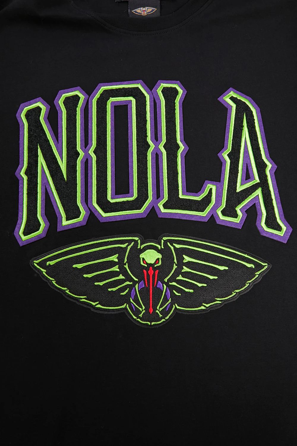 NBA NEW ORLEANS PELICANS MARDI GRAS MEN'S CHEST STACKED LOGO TEE (BLACK) - Image 5