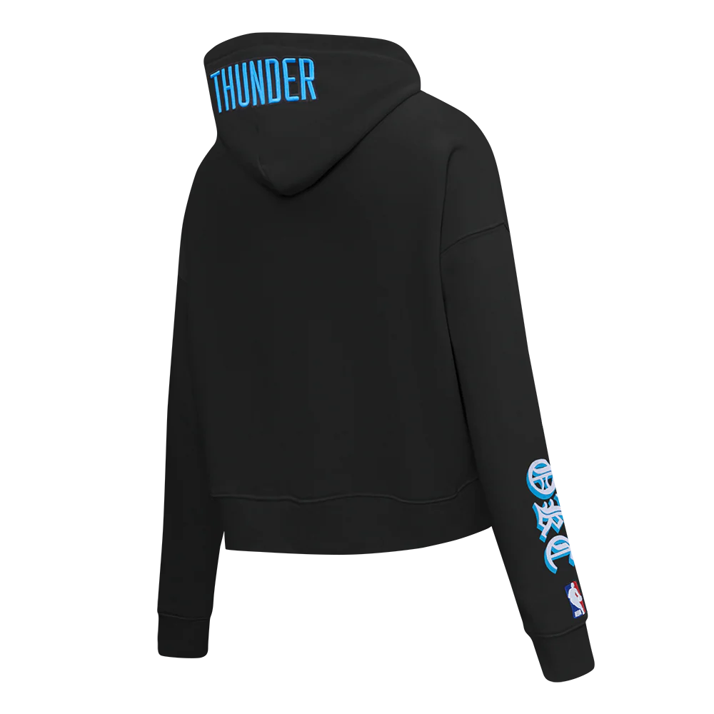 NBA OKLAHOMA CITY THUNDER OLD ENGLISH WOMEN'S FLC CROPPED PO HOODIE (BLACK) - Image 4