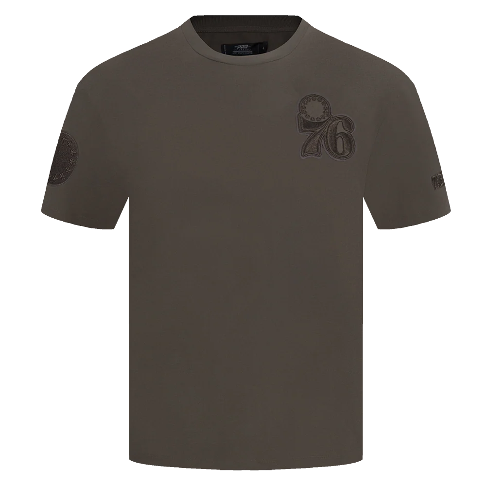 NBA PHILADELPHIA 76ERS NEUTRAL MEN'S DROP SHOULDER TEE (DARK TAUPE)