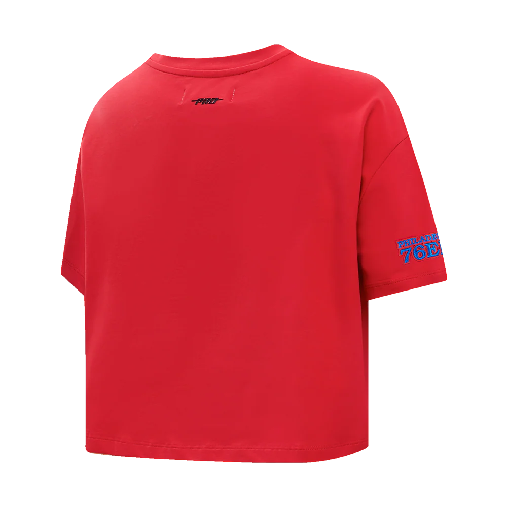 NBA PHILADELPHIA 76ERS SCRIPT TAIL WOMEN'S SINGLE JERSEY BOXY TEE (RED) - Image 4