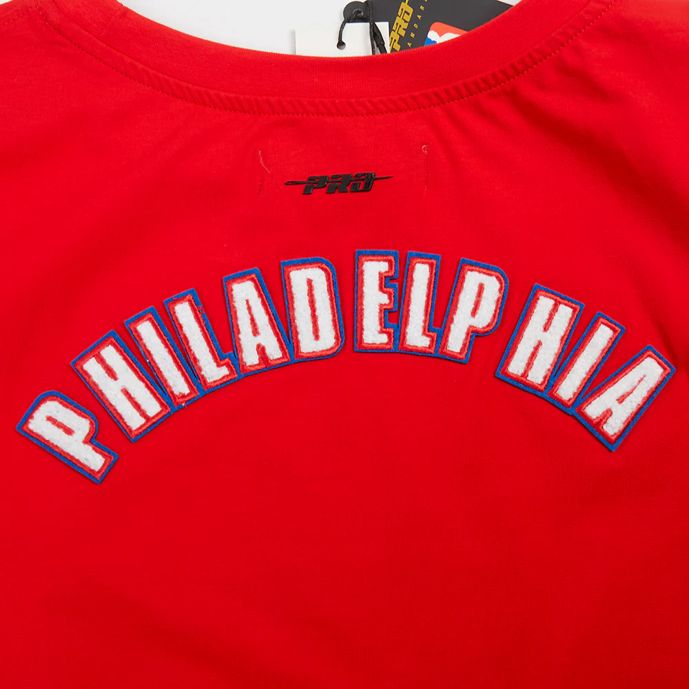NBA PHILADELPHIA 76ERS CLASSIC WOMEN'S BOXY TEE (RED) - Image 7