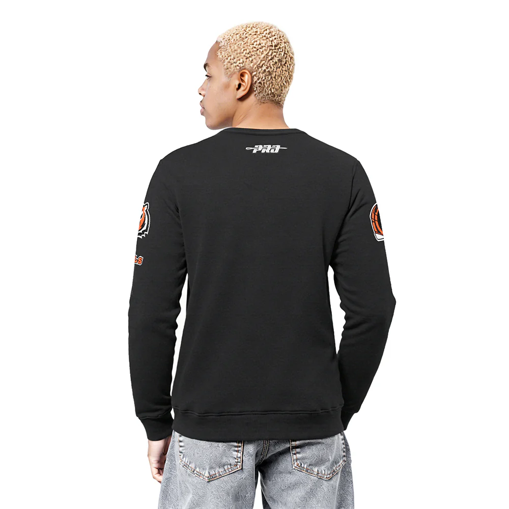 NFL CINCINNATI BENGALS OLD ENGLISH MEN'S CREWNECK (BLACK) - Image 2