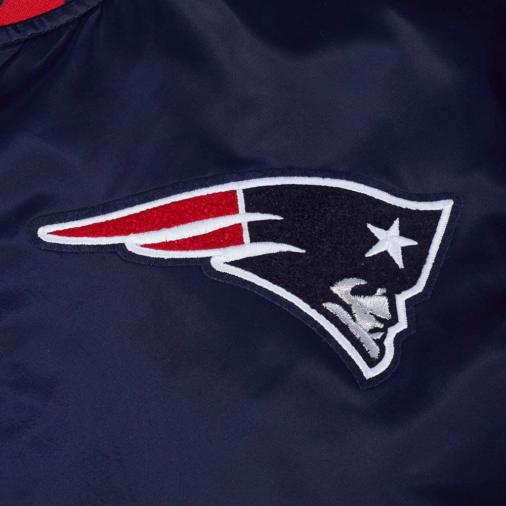 NFL NEW ENGLAND PATRIOTS OLD ENGLISH MEN'S RIB SATIN JACKET (MIDNIGHT NAVY/RED/MIDNIGHT NAVY) - Image 5