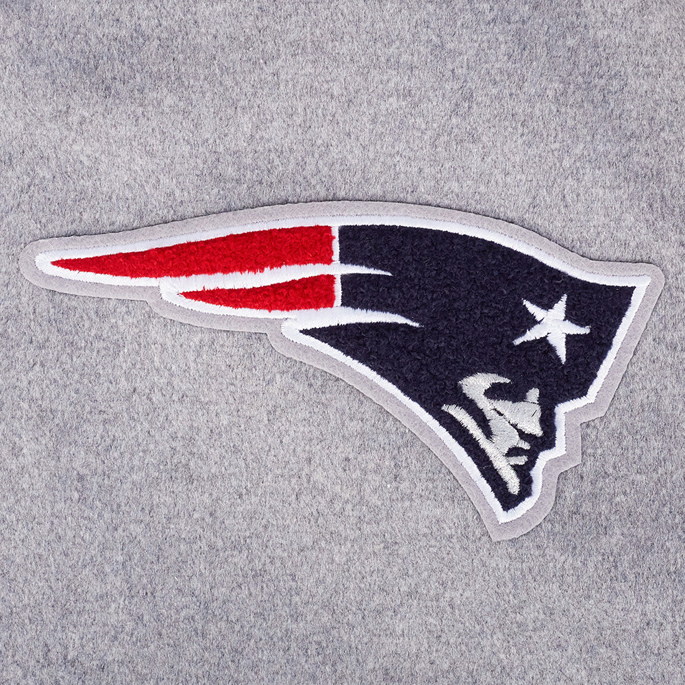NFL NEW ENGLAND PATRIOTS OLD ENGLISH MEN'S RIB WOOL VARSITY JACKET (HEATHER GREY/WHITE/MIDNIGHT NAVY) - Image 8