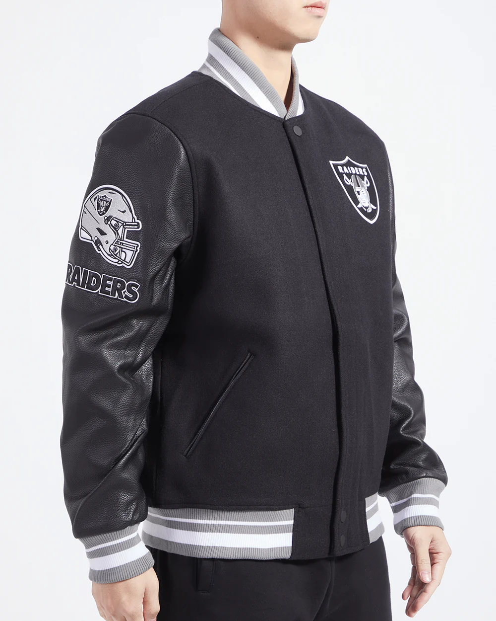 NFL LAS VEGAS RAIDERS OLD ENGLISH MEN'S RIB WOOL VARSITY JACKET (BLACK/GRAY) - Image 2