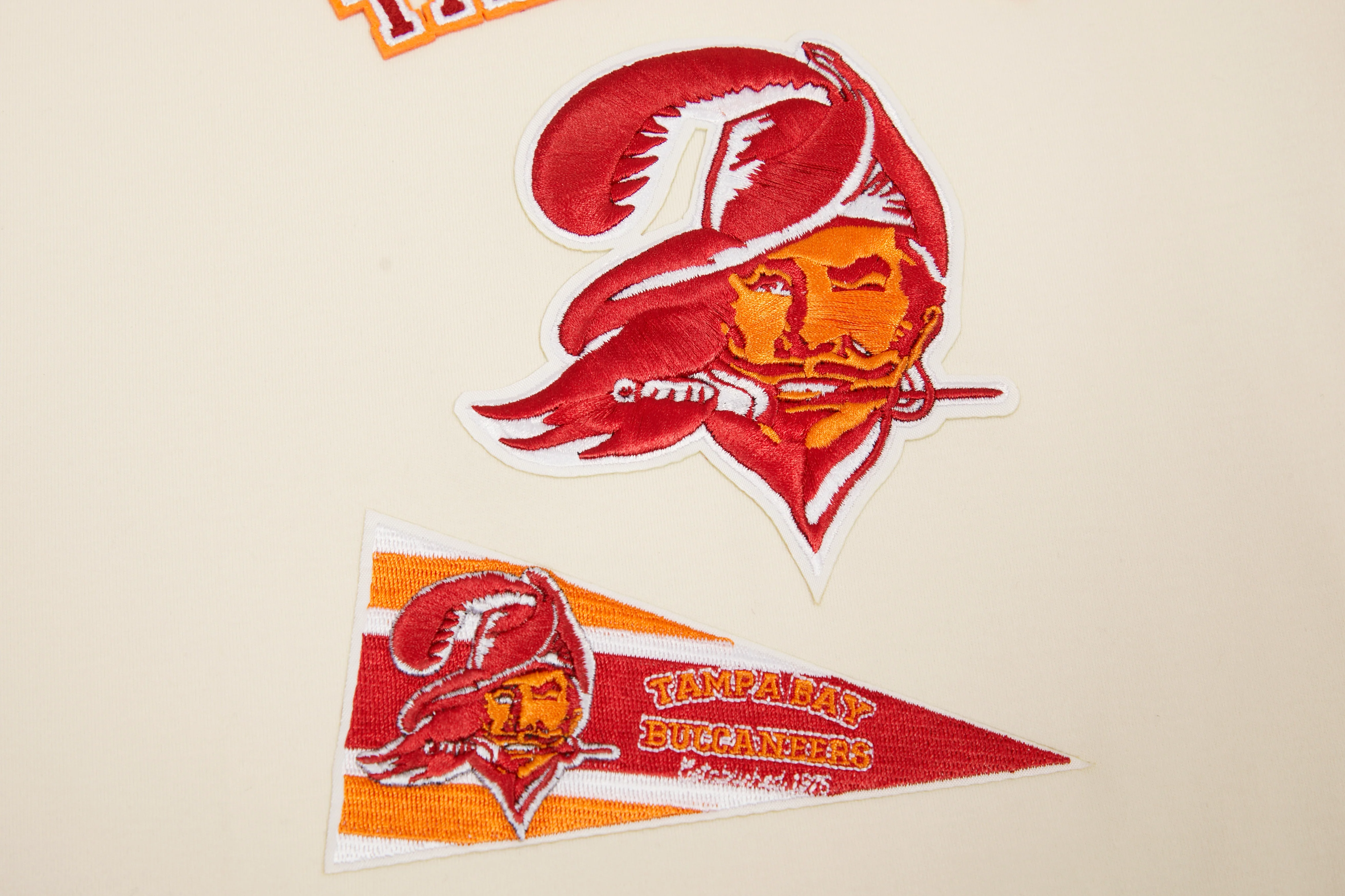NFL TAMPA BAY BUCCANEERS RETRO CLASSIC MEN'S TEE (EGGSHELL/ BLACK) - Image 7