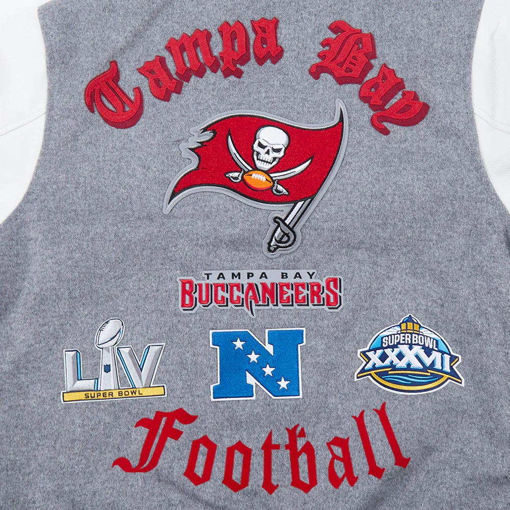 NFL TAMPA BAY BUCCANEERS OLD ENGLISH MEN'S RIB WOOL VARSITY JACKET (HEATHER GREY/WHITE) - Image 8