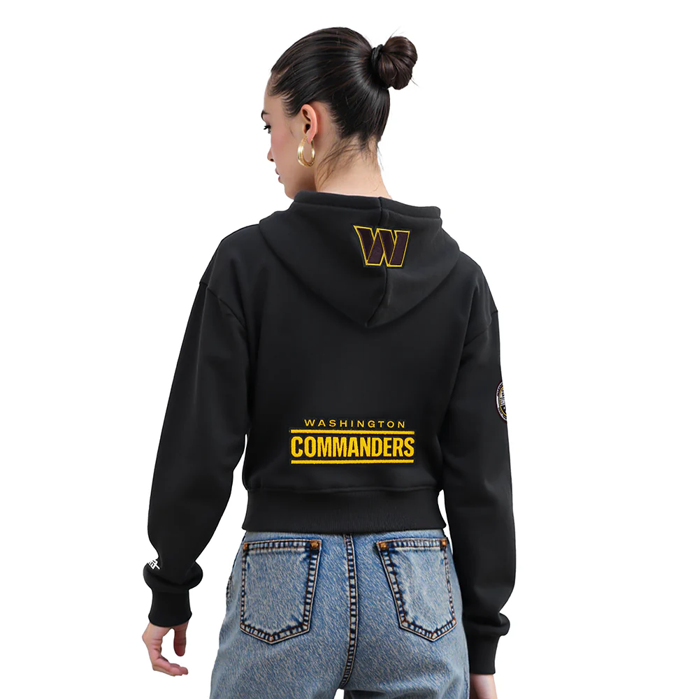 NFL WASHINGTON COMMANDERS JAYDEN DANIELS #5 CLASSIC PNN WOMEN'S FLC CROPPED PO HOODIE (BLACK) - Image 2