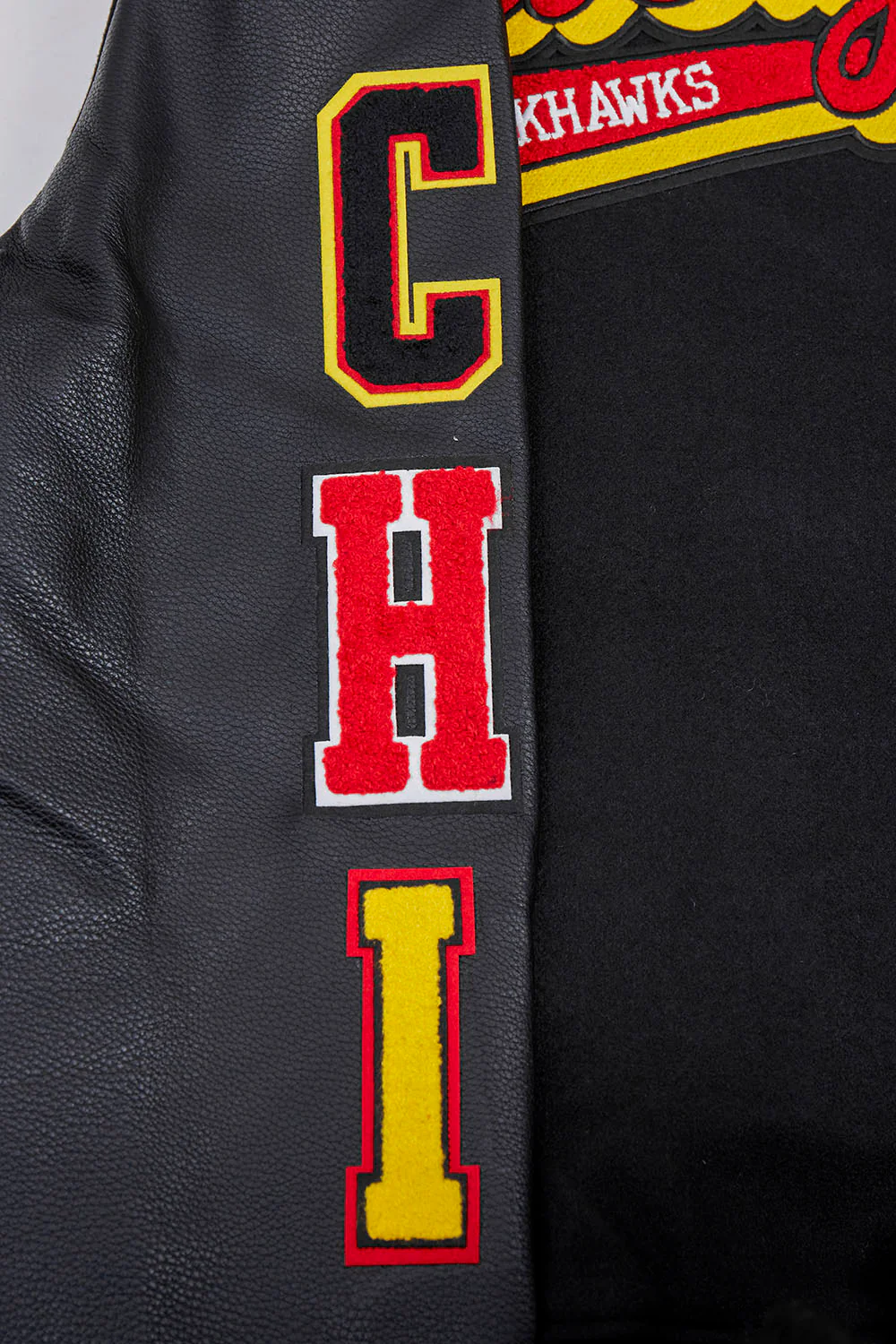 NHL CHICAGO BLACKHAWKS SCRIPT TAIL MEN'S RIB WOOL VARSITY JACKET (BLACK/RED/BLACK) - Image 9