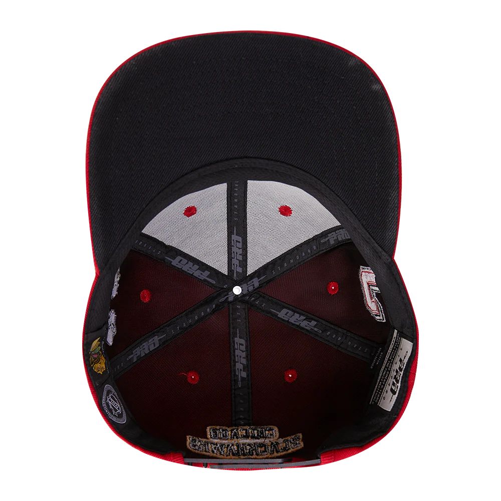 NHL CHICAGO BLACKHAWKS OLD ENGLISH UNISEX 6 PANEL SNAPBACK HAT (RED) - Image 6