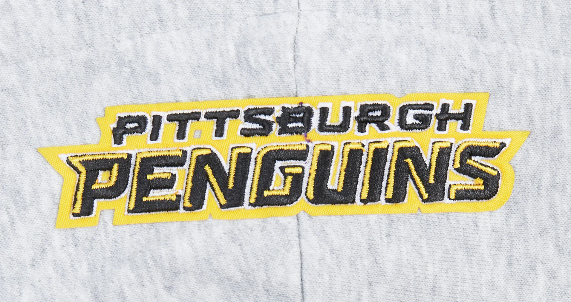 NHL PITTSBURGH PENGUINS SCRIPT TAIL WOMEN'S RIB FLEECE CROPPED PULLOVER HOODIE (HEATHER GRAY/BLACK) - Image 6