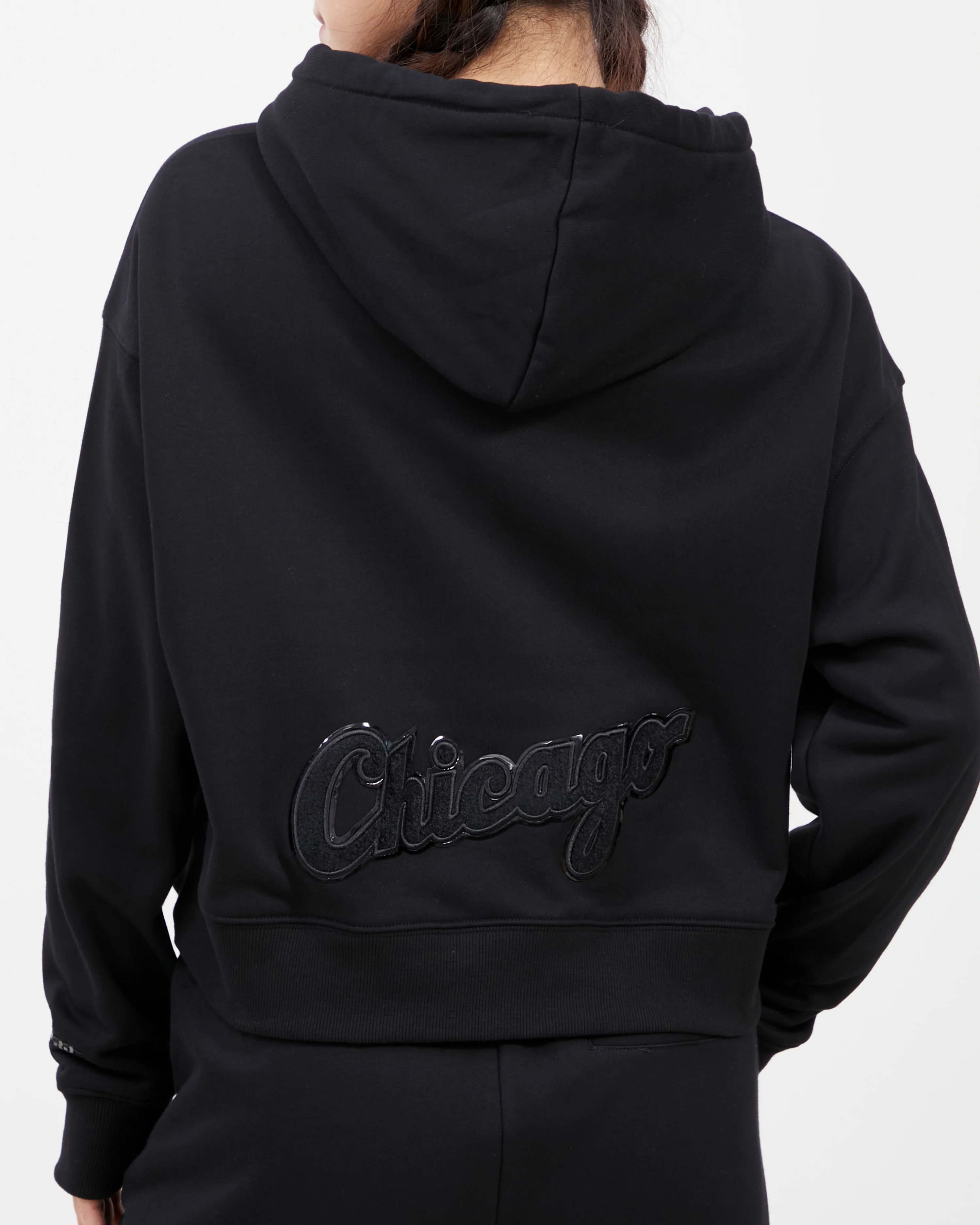 MLB CHICAGO WHITE SOX TRIPLE BLACK WOMEN'S CROPPED PULLOVER HOODIE (TRIPLE BLACK) - Image 11