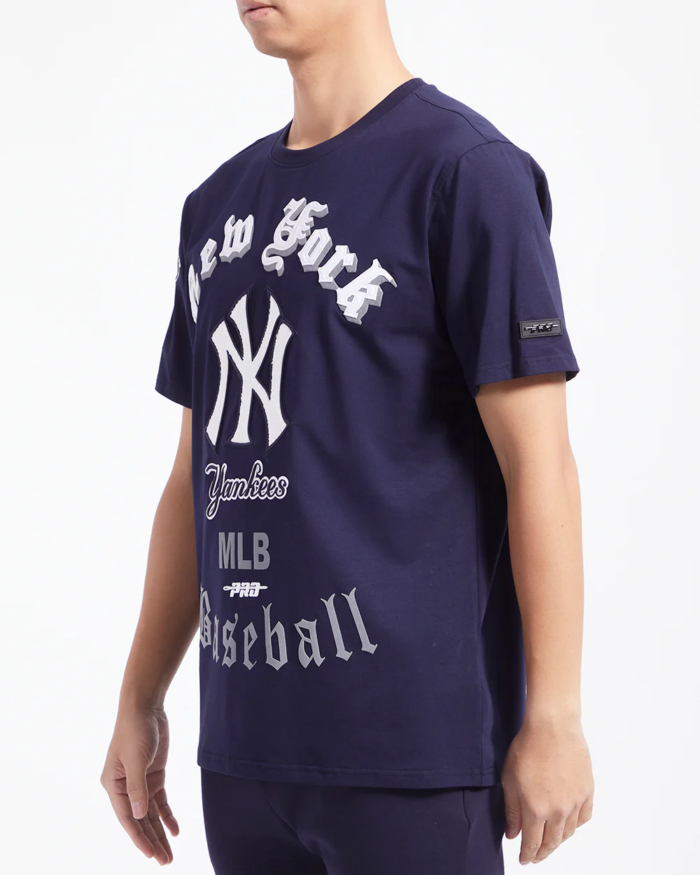 MLB NEW YORK YANKEES OLD ENGLISH MEN'S TOP (MIDNIGHT NAVY) - Image 2