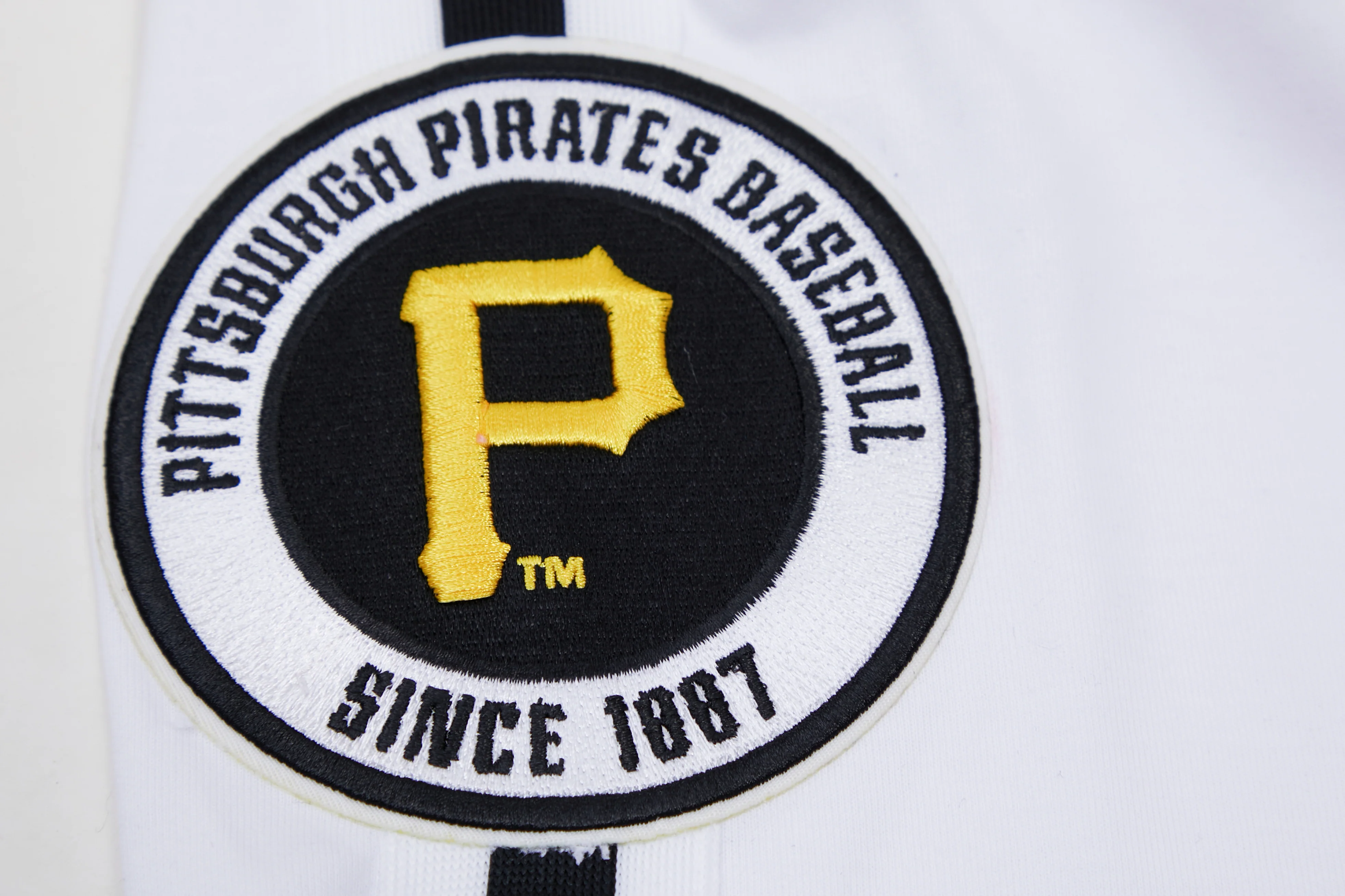 MLB PITTSBURGH PIRATES CLASSIC CHENILLE MEN'S SHORT (YELLOW) - Image 7